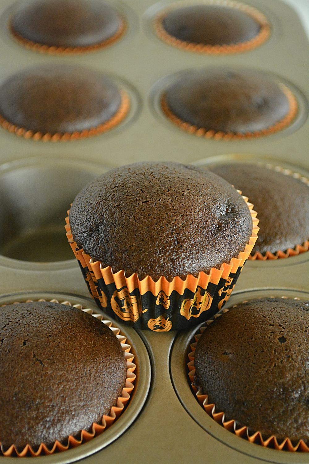 Super Moist Eggless Chocolate Cupcakes. 