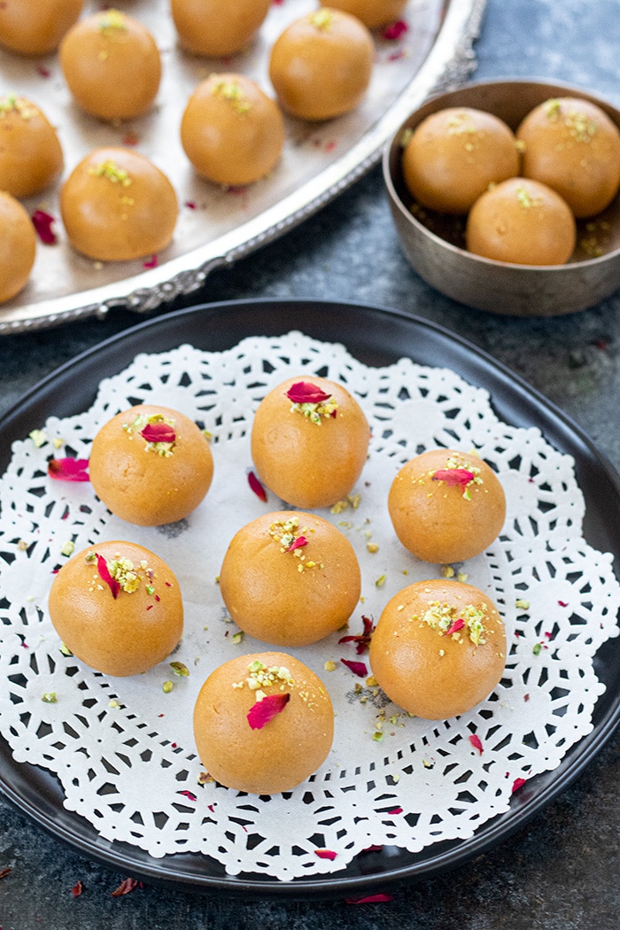 Besan Ladoo on a plate laced with dollies