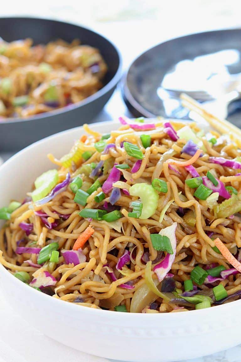 Veg Chow Mein or Hakka noodles - Ruchiskitchen