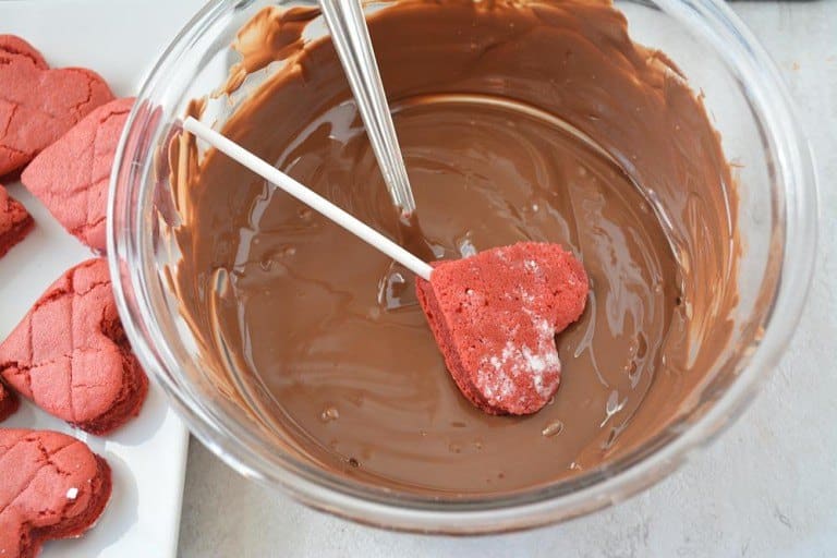 Heart Shaped Cake Lollies, kidfriendly valentine cake Heart Shaped Cake Lollies, kidfriendly valentine cake