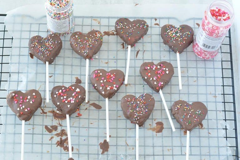 Heart Shaped Cake Lollies, kidfriendly valentine cake Heart Shaped Cake Lollies, kidfriendly valentine cake
