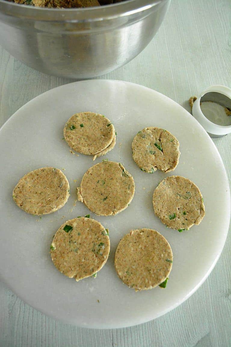 Shape the flour in small discs