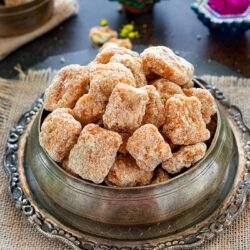 Gur pare in a bowl