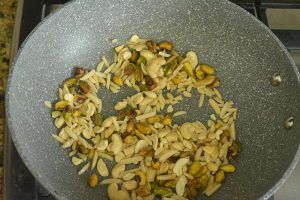 Toast dry nuts