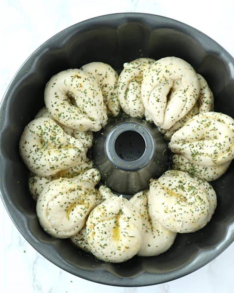 Easy One Hour Pull-Apart Garlic Rolls