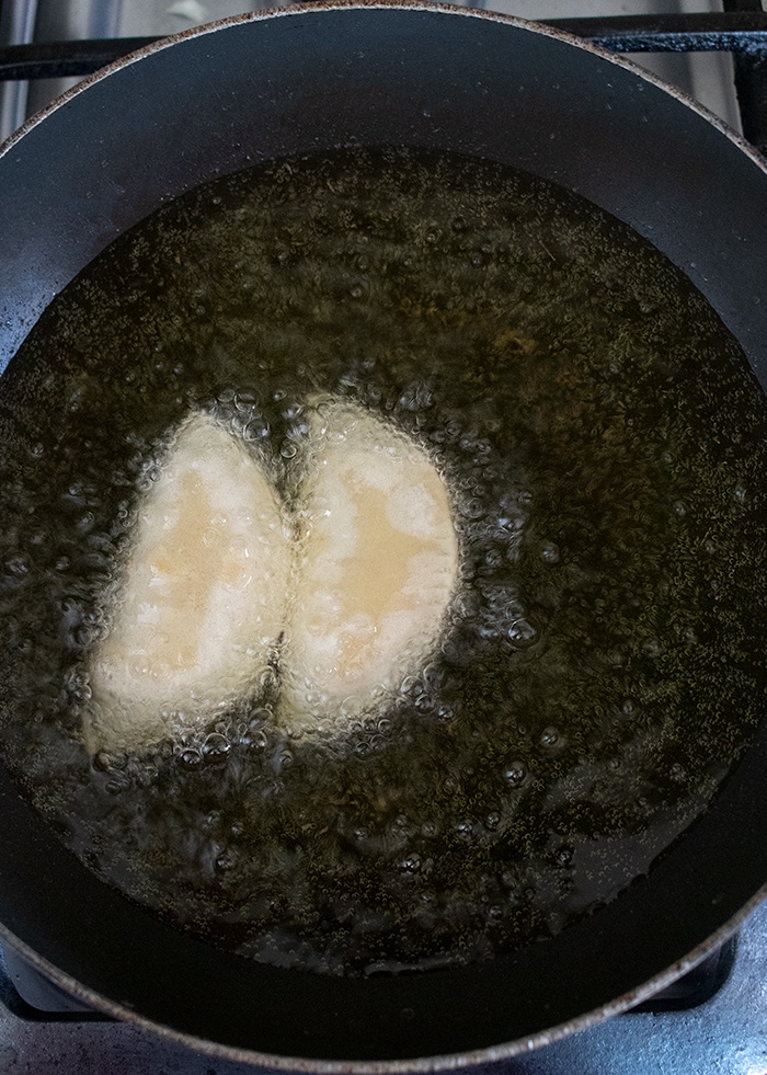 Fry Gujiyas in oil