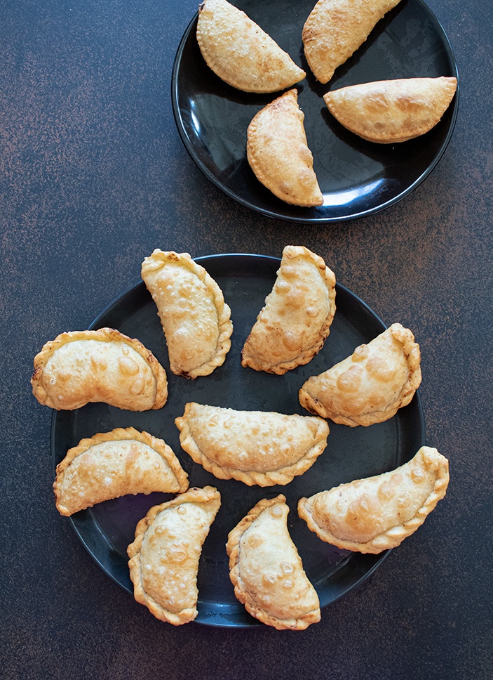 Fried Gujiyas