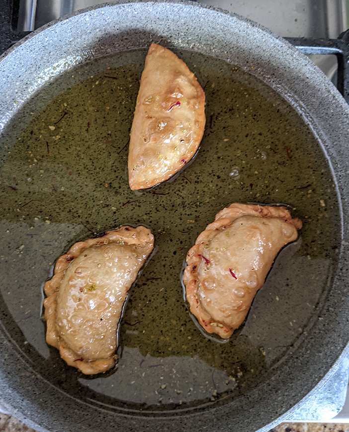 Soak gujiyas in sugar syrup
