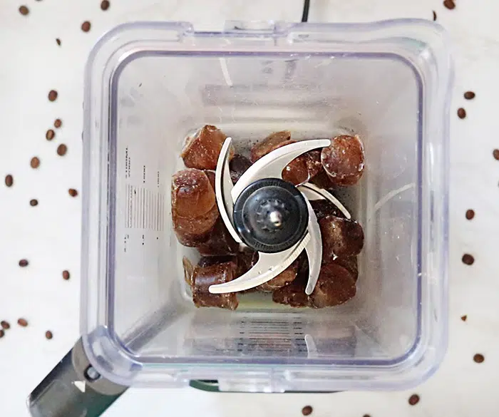 Add coffee cubes to the jar