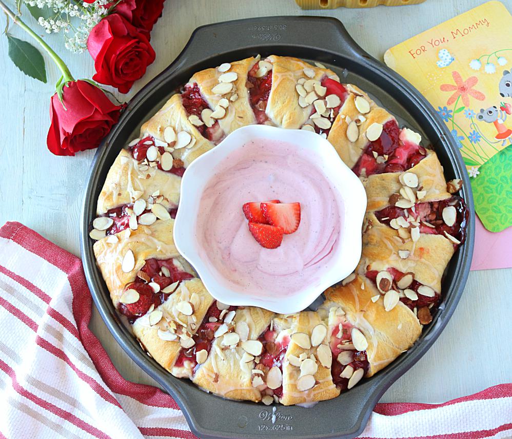 Strawberry Cream Cheese Crescent Ring