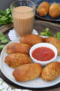 Baked bread rolls with ketchup