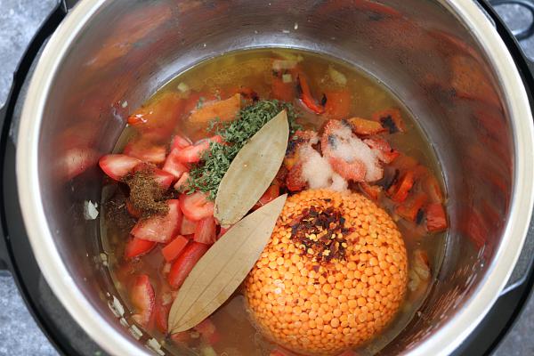 Roasted Red Bell Pepper And Lentil Soup in Instant Pot