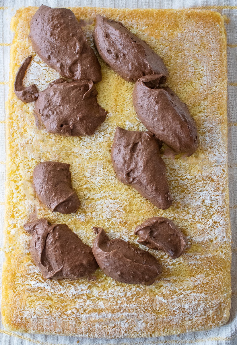 Add Chocolate frosting to log cake