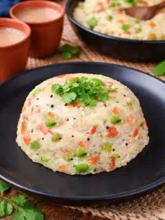 Rawa Upma garnisher with green peas and cilantro leaves