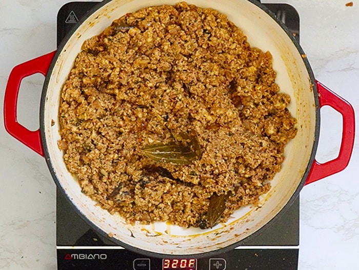 Cooked chicken keema