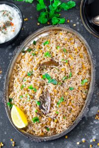 Chana dal pulao on a tray garnished with mint leaves