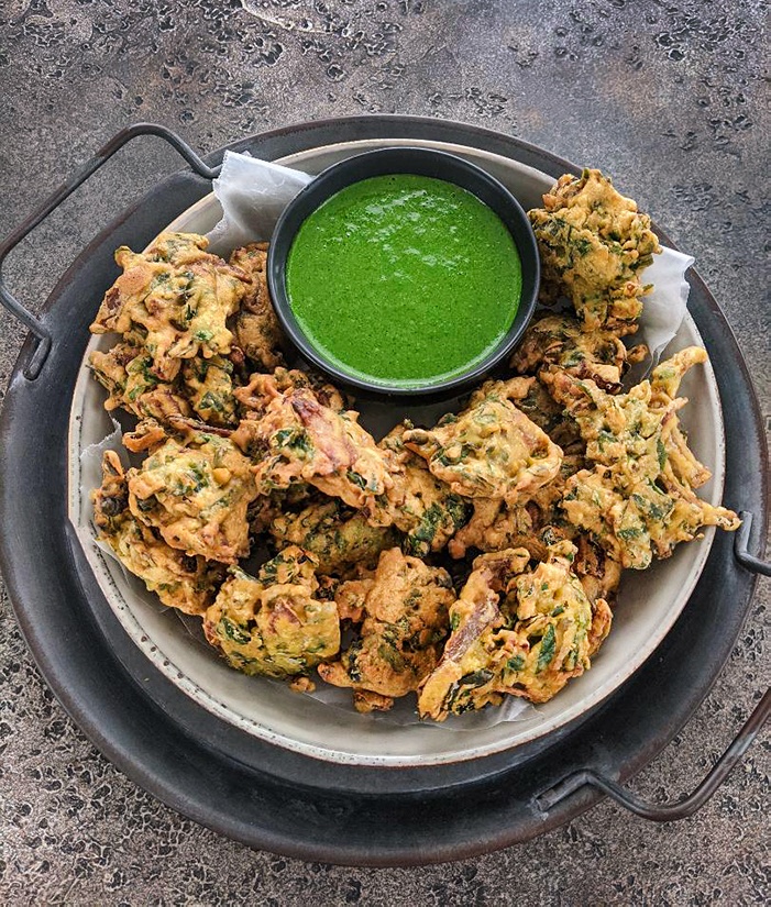 Palak Pakora with green chutney