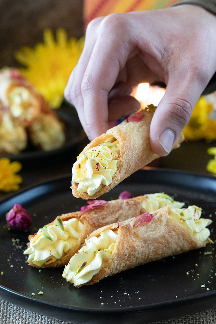 Holi Cannoli - Holi fusion recipe