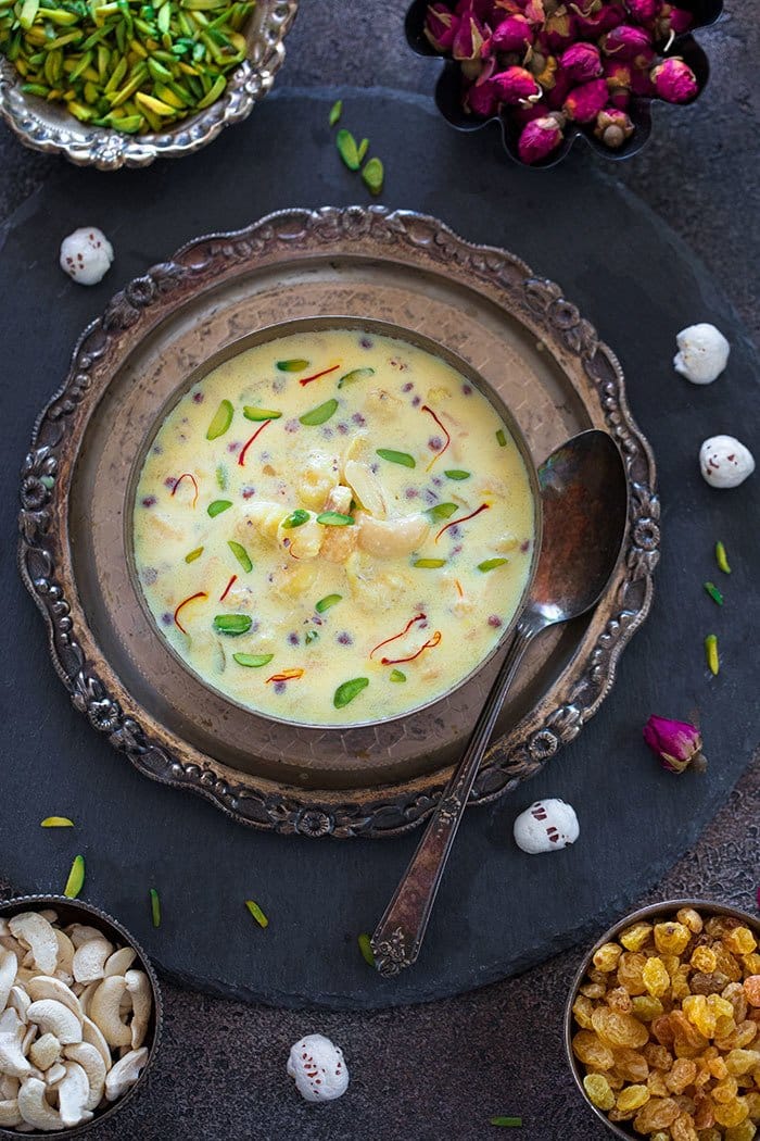 Makhana kheer in a bowl with spoon