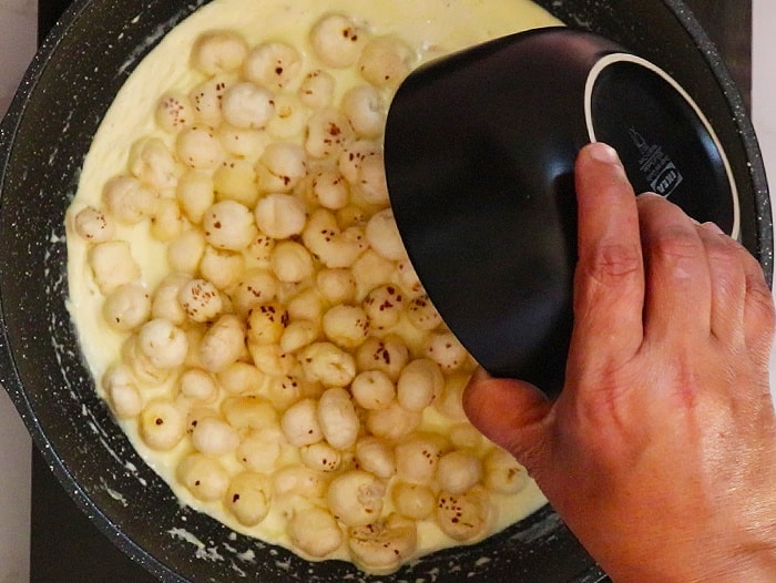Add the makhana to the kheer