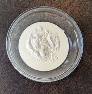 Mix cream and agar-agar
