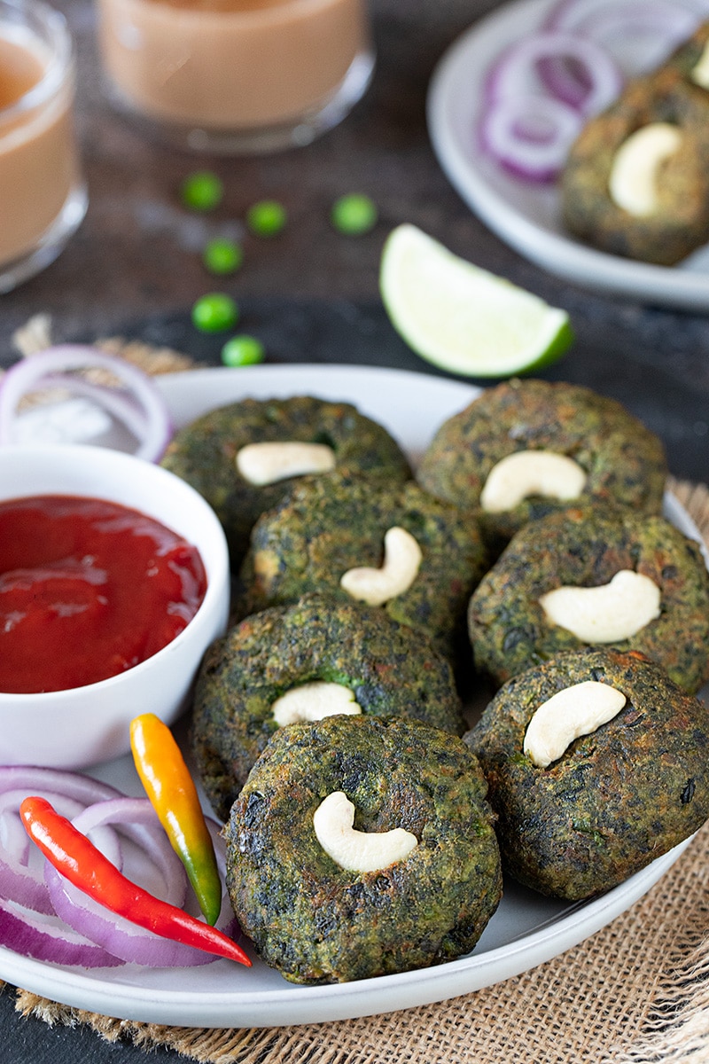 Spinach kebab with chutney