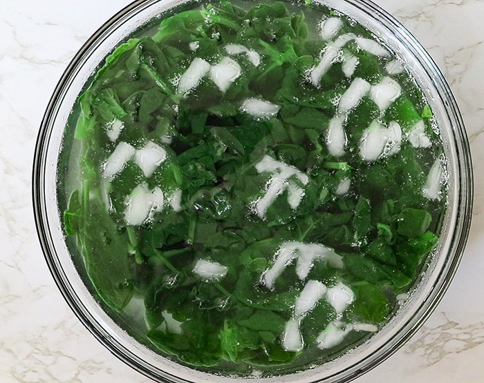 Add spinach to ice water