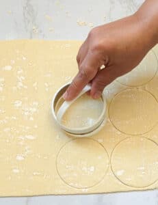 Cut the circles out of puff pastry