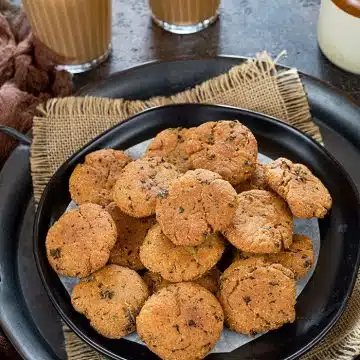 Methi Mathri with tea cups